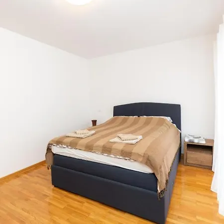 Apartment Sunce Zova