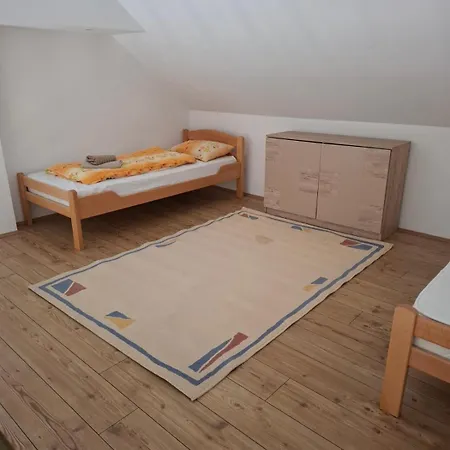 アパート Sunce Zova